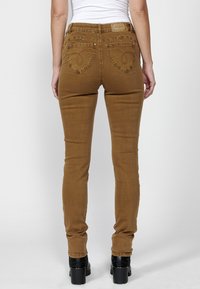 Koroshi Slimfit džínsy - ocre ochre