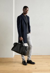 Isaac Dewhirst Klassisk kåpe / frakk - navy