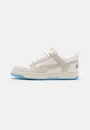 Trainers - off-white