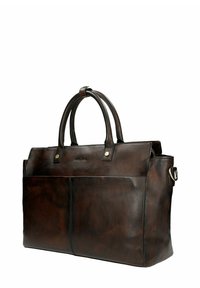 Brązowa torba typu tote ze skóry z podwójnymi uchwytami, płaskim korpusem, przednią kieszenią, srebrnymi elementami dekoracyjnymi i gładką teksturą. Do torby dołączony jest regulowany pasek na ramię.