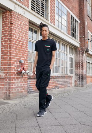FLO TEE - T-shirt basic - black