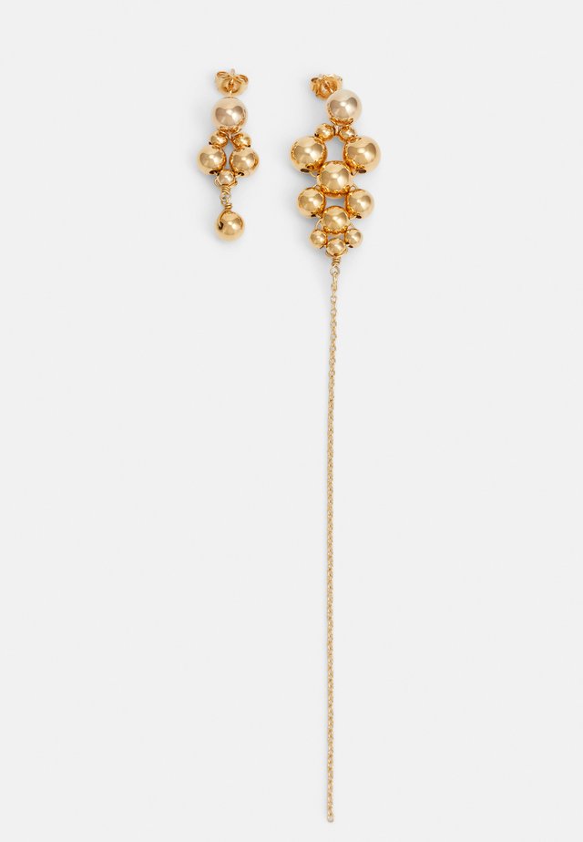 POST ASYMMETRIC CLUSTER BALL WITH CHAIN - Ohrringe - gold-coloured