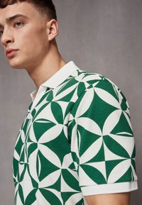 Next CUBAN COLLAR PATTERN-REGULAR FIT - Pikeepaita - green