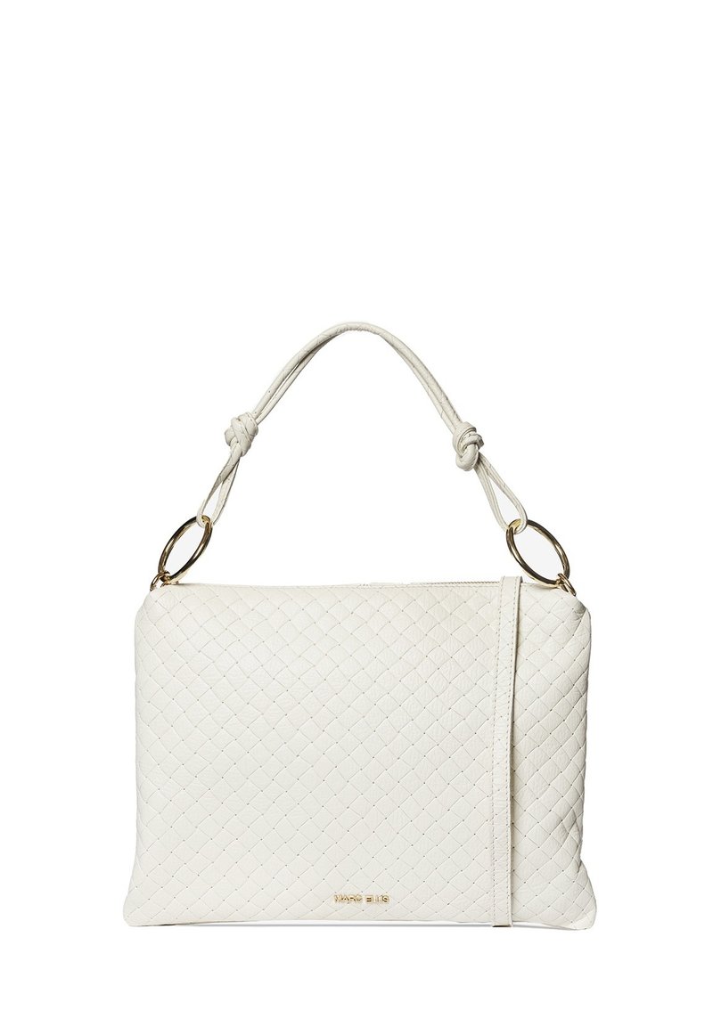Witte geweven leren clutch met een soepele textuur, een geknoopte hengsel en accenten in goudkleur. Voorzien van een ritssluitingen en een logo-detail.