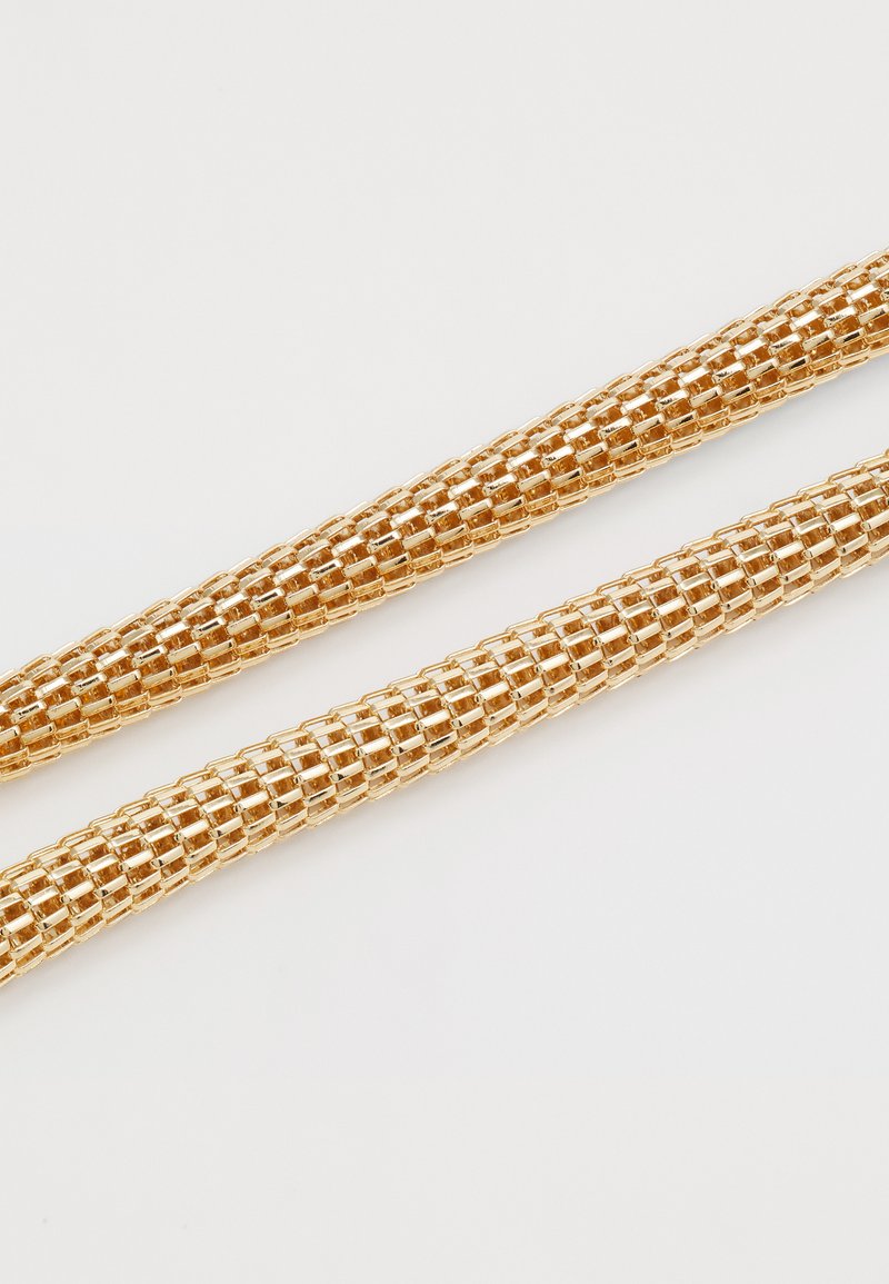 Gullmetalliske mesh-rør i en avrundet form, med en vevd tekstur og glitrende finish. To rør vises side om side.