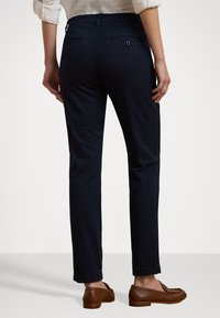 Lauren Ralph Lauren SLIM FIT STRETCH CHINO PANT - Chino hlače - navy