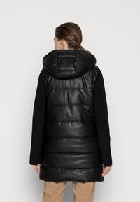 ONLY ONLLYDIA FAUX LEATHER WAISTCOAT - Veste sans manches - black