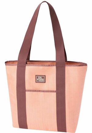 Bolsa tote de lona rosa con asas y ribetes marrón oscuro, con un bolsillo delantero y una pequeña etiqueta de logo rectangular.