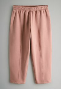 Pantaloni roz deschis tip jogger, cu talie elastică, material fin, design conic și cusături discrete pe față și pe spate.