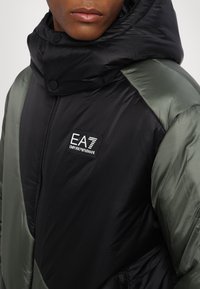 EA7 Emporio Armani GIUBBOTTO - Vinterjakke - beetle