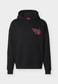 Μαύρο φούτερ με κουκούλα και μπροστινή τσέπη, με μικρό κόκκινο σχέδιο τριαντάφυλλου και κείμενο "HUGO" στο αριστερό στήθος.