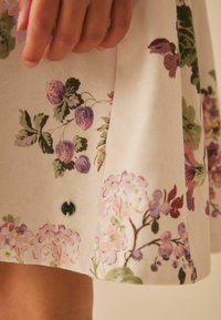 Laura Ashley REGULAR FIT - ROSEMORE FRILL - Denné šaty - cream