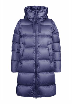Lange paarse gewatteerde winterjas met capuchon, ritssluiting aan de voorkant en twee zijzakken, ontworpen voor warmte en bescherming tegen koude weersomstandigheden.