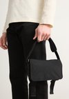 OVER WEBBING CAMERA BAG UNISEX - Skulderveske - black