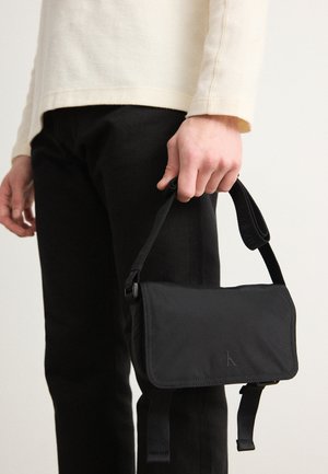 OVER WEBBING CAMERA BAG UNISEX - Bandolera - black