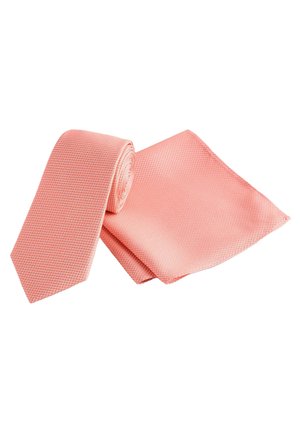 Rosa strukturierte Krawatte mit passendem Einstecktuch, beide mit einem dezenten Karomuster. Glattes Material, schlanke Form.