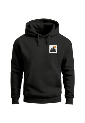 Schwarzer Hoodie mit einer Kängurutasche vorne, verstellbarer Kapuze und einem Motiv mit zwei Bäumen und einer Sonne auf der Brust. Material aus Baumwollmischung.
