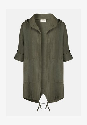 Olijfgroene jas met capuchon, opgerolde mouwen, opgestikte voorzakken en verstelbare trekkoorden aan de zoom.