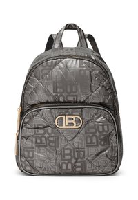 Zaino grigio trapuntato con logo in rilievo e dettagli in oro; dispone di uno scomparto principale e una tasca frontale con zip.