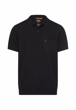 Schwarzes Polohemd mit kurzen Ärmeln aus strukturiertem Stoff, mit knöpfbarem Kragen und Brusttasche, die ein kleines Logo-Patch trägt.