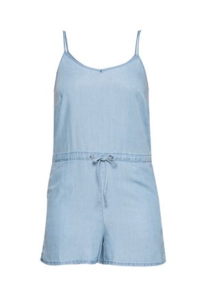 Jasnoniebieski kombinezon z denimu z cienkimi ramiączkami na ramiona i regulowanym paskiem ze ściągaczem w talii, z krótkimi spodenkami w stylu szortów.