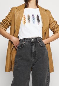 Even&Odd T-shirt med print - white