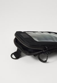 Nike Sportswear TECH STATEMENT PHONE CROSSBODY UNISEX - Θήκη τηλεφώνου - black