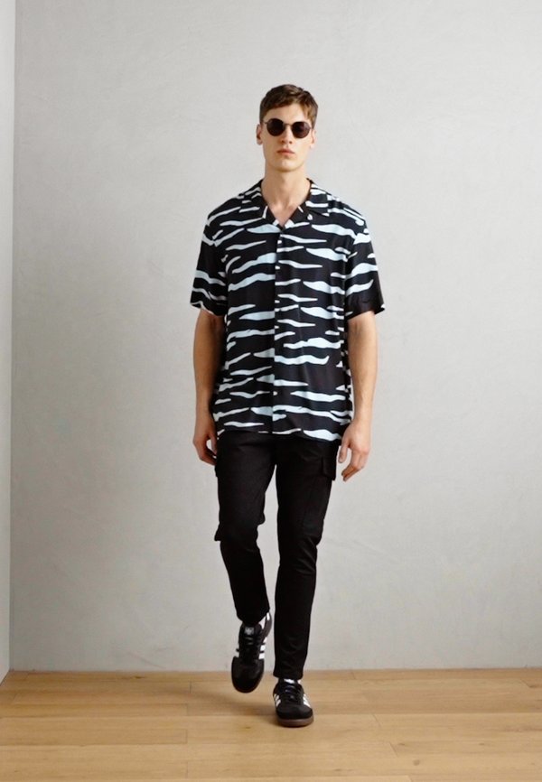 SHIRT HONOLULU RELAXED STRAIGHT FIT PRINTED WITH LOGOED BADGE - Shirt2