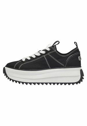 Trainers - black