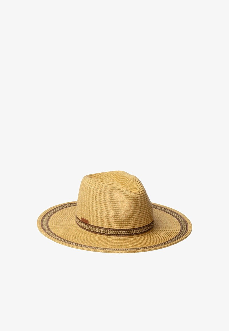 Chapeau de paille couleur fauve à large bord avec des bandes décoratives brunes autour de la base et du bord du bord, couronne légèrement pincée.