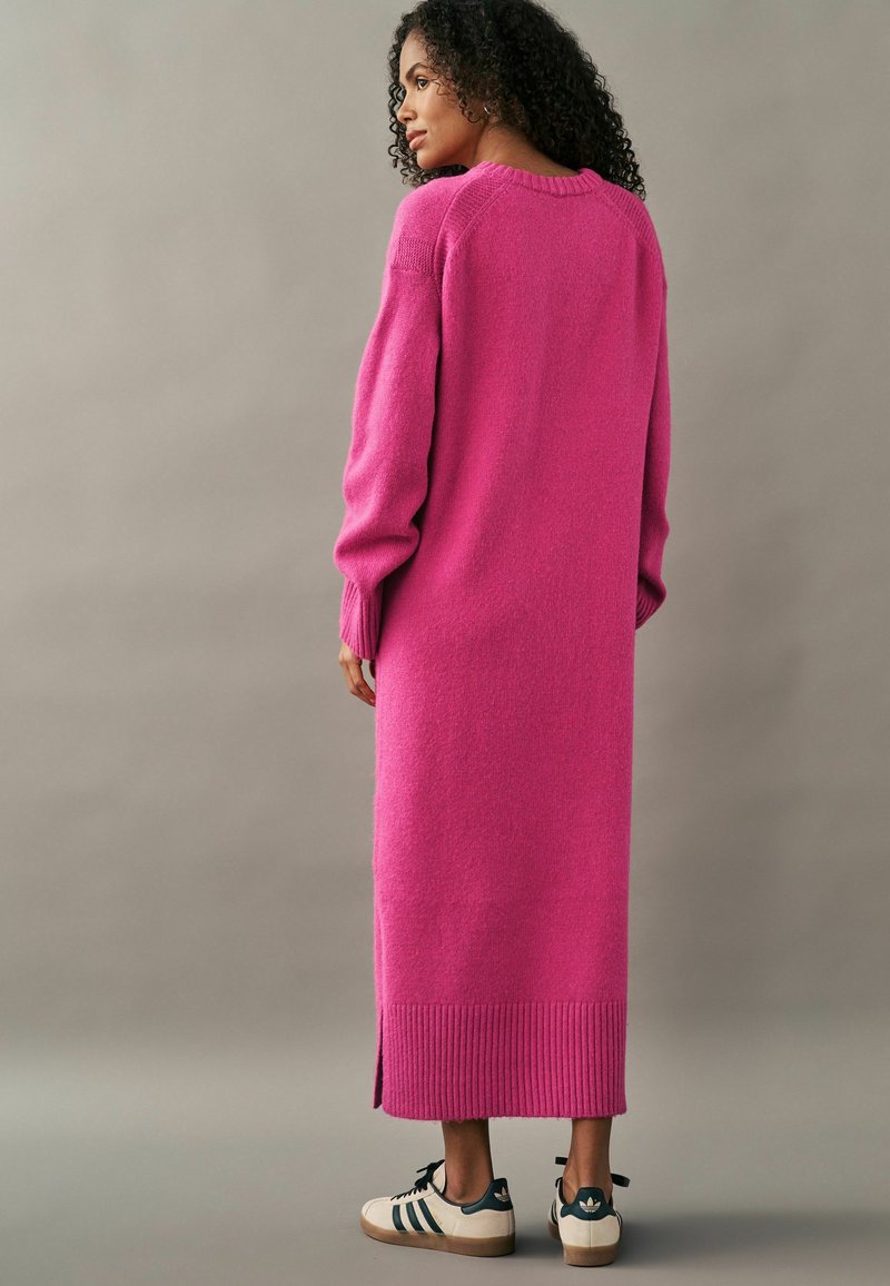 Next RELAXED TALL - REGULAR FIT - Svetríkové šaty - bright pink