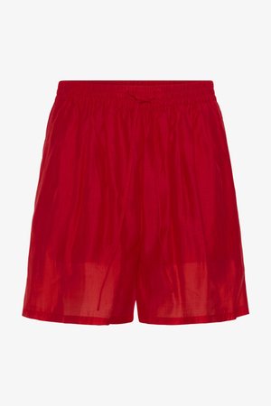 Κόκκινα ελαφριά υφασμάτινα σορτς με ελαστική μέση και κορδόνι στο μπροστινό μέρος, σχεδιασμένα για καθημερινή χρήση.