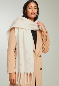 Lipsy EMBELLISHED ARGYLE BRUSHED - REGULAR FIT - Sjal / Tørklæder - cream