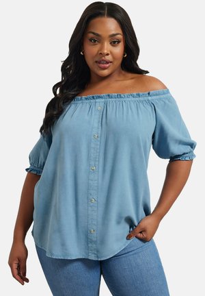 Hellblaues Off-Shoulder-Bluse mit Puffärmeln, Knopfleiste und gerafftem Ausschnitt. Weicher Stoff mit lockerem Schnitt.