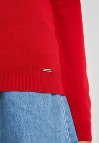 More & More Pullover - red