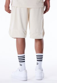 New Era Shorts - beige
