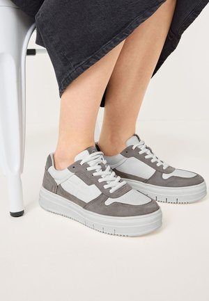 Tamaris SNEAKERS - Trainers - white grey