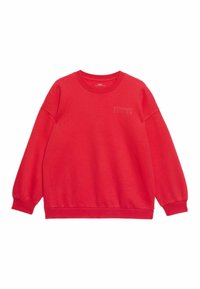 Sudadera roja con cuello redondo de canalé y mangas largas. Presenta el logo "WEEKEND EDITION" en un tono más claro en la parte frontal. Textura suave.