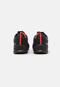 Salewa WILDFIRE 2 - Pantofi drumeție - navy blazer/black