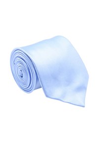 Cravatta di satin blu chiaro, arrotolata ordinatamente. Texture liscia con una leggera lucentezza. Estremità appuntita senza motivi o accenti aggiuntivi.