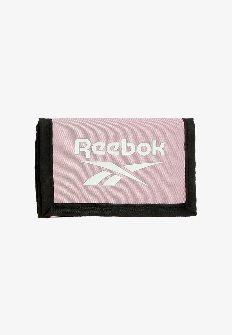 Cartera de tela rosa con ribete negro, con el logo y la marca Reebok en blanco en el frente.
