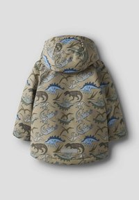 Veste pour enfants avec un motif de dinosaures en beige, dotée d'une capuche, d'un matériau extérieur résistant et d'illustrations de dinosaures de différentes couleurs.