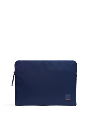 Marineblauw rechthoekig etui met ritssluiting en klein oranje "SWIMS" logo rechtsonder.