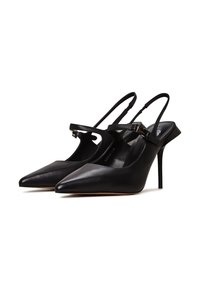 Décolleté slingback neri a punta con una finitura in pelle liscia. Presenta una sottile fascia alla caviglia con una fibbia in tonalità argento e un tacco a stiletto.