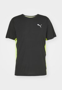 Czarny sportowy T-shirt z krótkim rękawem, z neonowozielonymi panelami bocznymi i białym logo na piersi. Wykonany z lekkiego materiału.