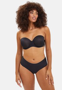 Reggiseno nero senza spalline con texture liscia, supporto con stecche e un sottile accento argento. Abbinato a uno slip bikini nero a vita alta.