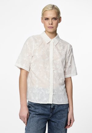 PCNOLAX SHIRT - Nööpidega pluus - cloud dancer