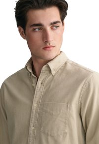 GANT REG  - Skjorter - putty