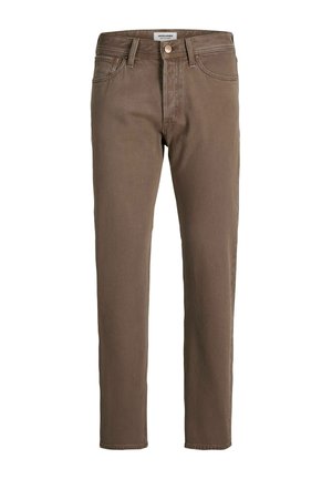 Braune Jeans mit geradem Bein, Vordertaschen, Gürtelschlaufen und Knopfverschluss, dargestellt vor weißem Hintergrund.