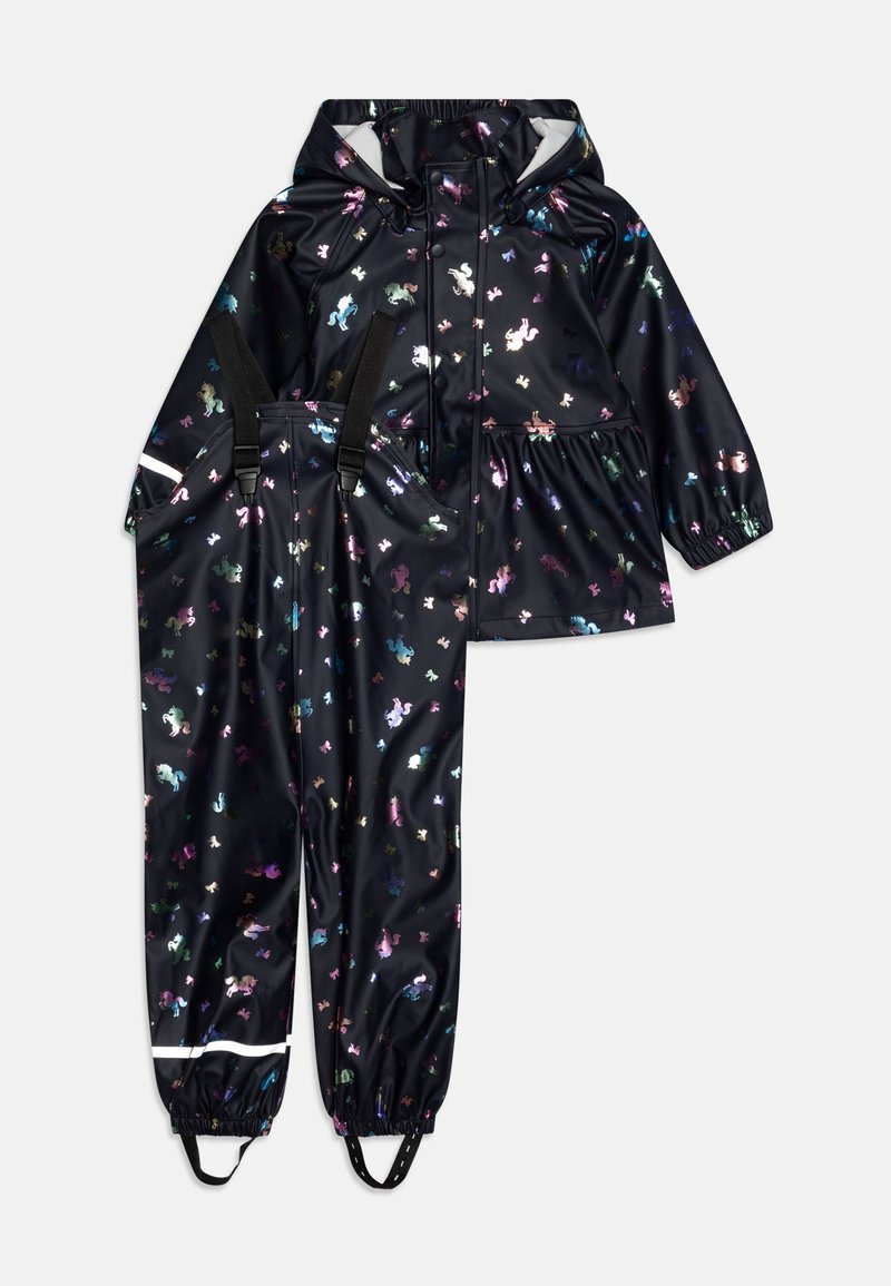 Vanntett regnjakke og bukse sett i svart, med fargerike dyretrykk, elastiske mansjetter og justerbare seler. Reflekterende detaljer inkludert.